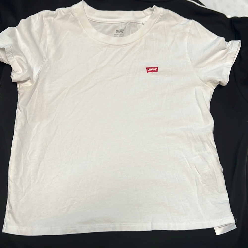 Levi’s cropped shirt